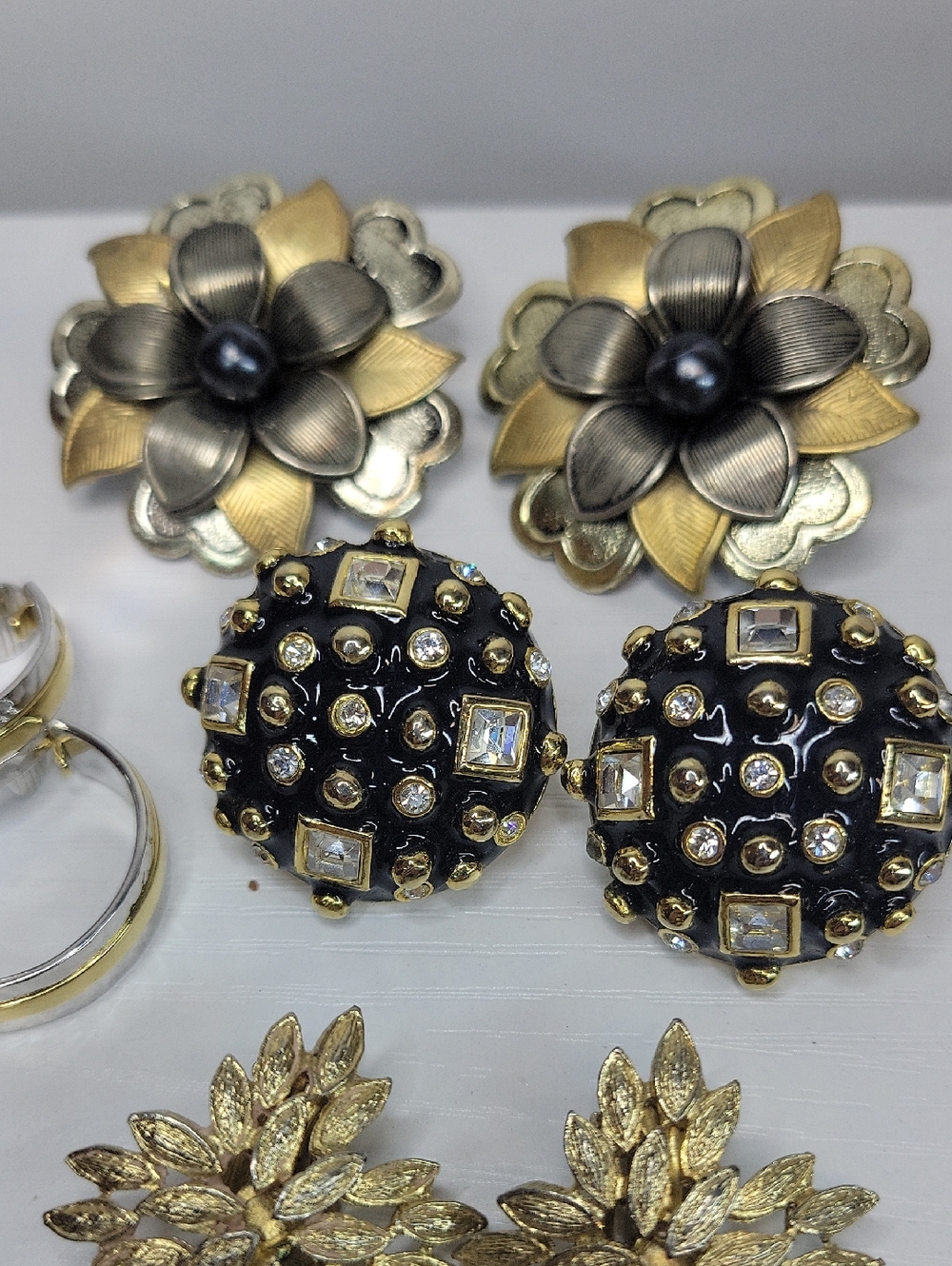 Vintage Clip On Earring Bundle - Picture 4 of 5